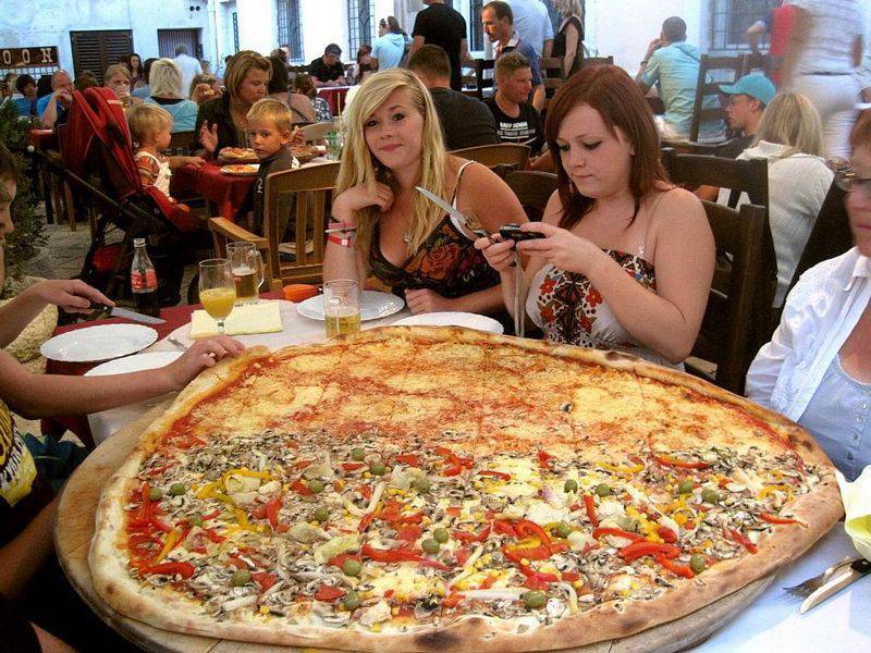 bigpizza.jpg