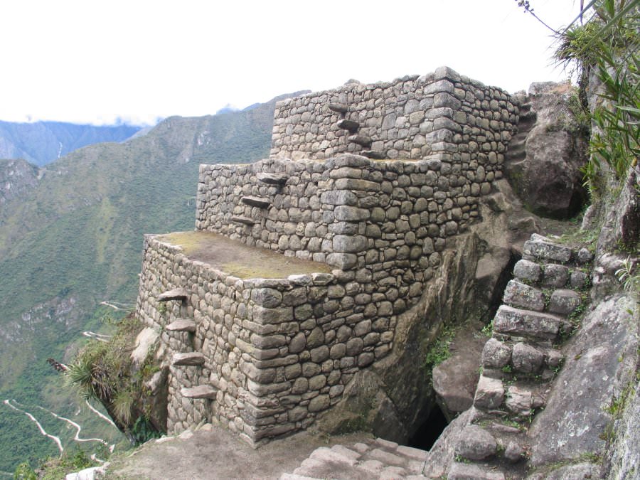 20150111024636_PiAeHUgV_Machu-Picchu-Inca-Steps[1].jpg